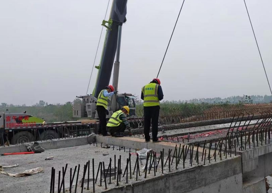 农村公路危桥改造工程T梁架设圆满完成 全面转入桥面施工新阶段